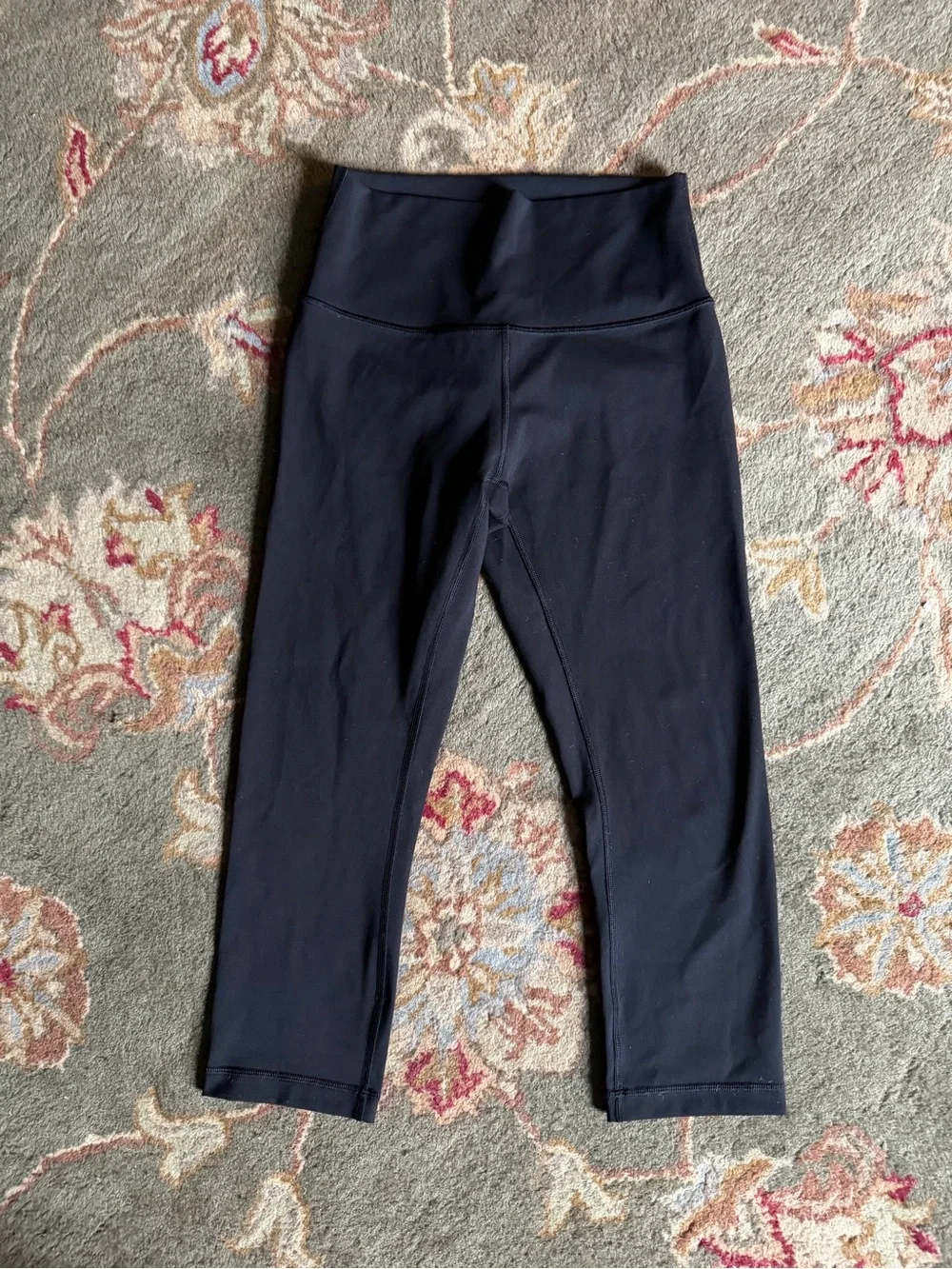 lululemon athletica Women’s Black Cropped Wunder Under Leggings size 6